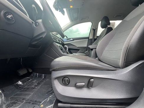 Certified 2022 Volkswagen Taos SE w/ IQ.Drive SE Package AWD/4WD image 10