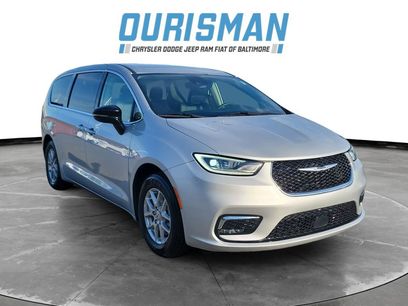 Used 2024 Chrysler Pacifica Touring-L