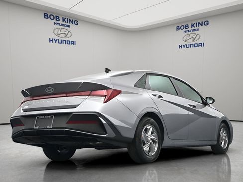 New 2026 Hyundai Elantra SE FWD image 22
