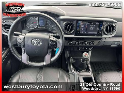 Used 2018 Toyota Tacoma TRD Sport AWD/4WD image 16