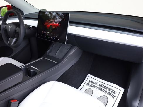 Used 2024 Tesla Model Y Long Range RWD image 29