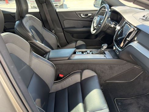 Used 2019 Volvo S60 T5 R-Design image 30