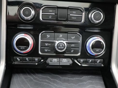 Used 2024 GMC Yukon XL Denali image 26