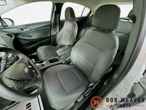Used 2018 Chevrolet Cruze LT FWD image 18