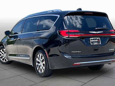 Used 2023 Chrysler Pacifica Pinnacle FWD image 12