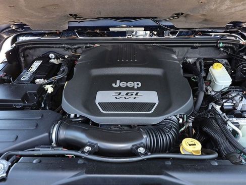 Used 2013 Jeep Wrangler Unlimited Sahara w/ Connectivity Group AWD/4WD image 27