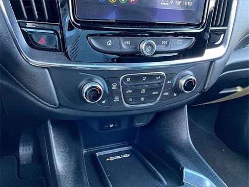 Used 2023 Chevrolet Traverse LT image 23