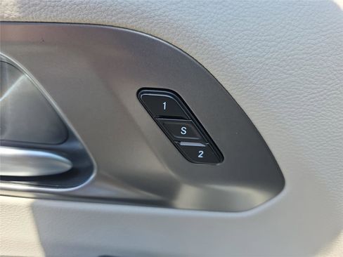 Used 2024 Chrysler Pacifica Limited FWD image 19