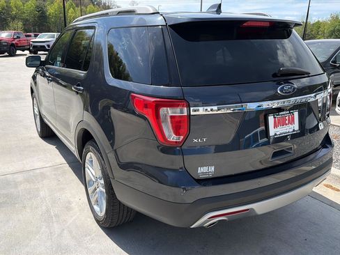 Used 2017 Ford Explorer XLT w/ Equipment Group 202A AWD/4WD image 5