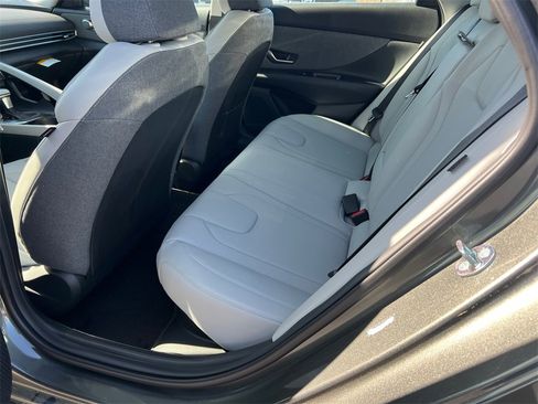 Certified 2025 Hyundai Elantra Limited image 20