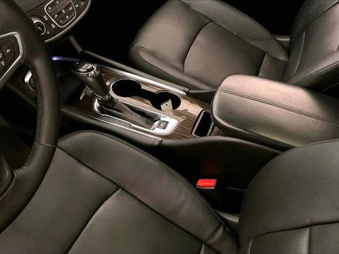 Used 2018 Chevrolet Malibu Premier w/ Premier Sun and Wheel Package image 22