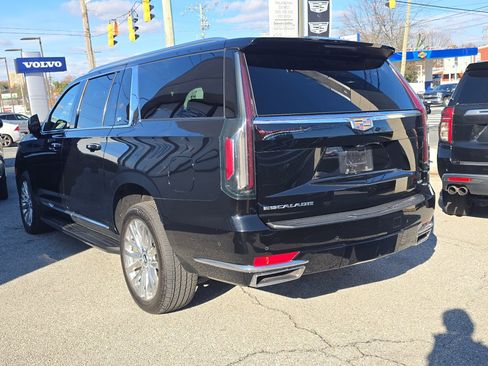 Used 2023 Cadillac Escalade ESV Premium Luxury image 4