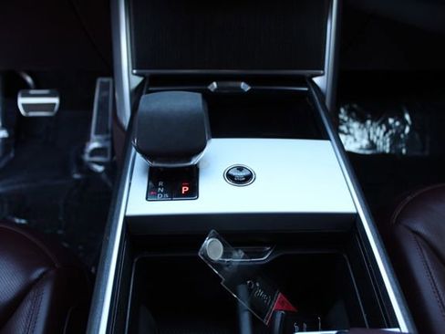 Used 2024 Land Rover Range Rover SE image 16