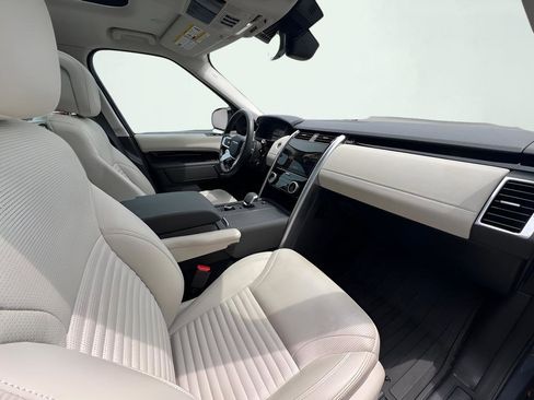 Used 2024 Land Rover Discovery S AWD/4WD image 19