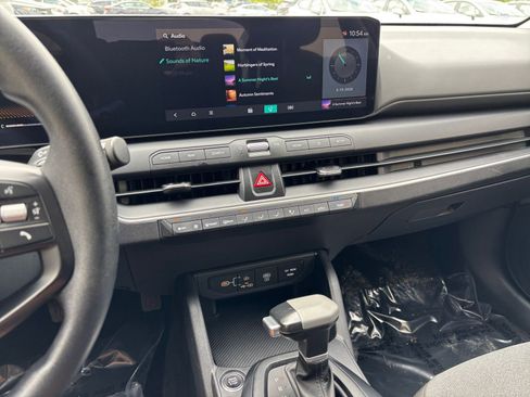 Used 2025 Kia K4 FWD image 21