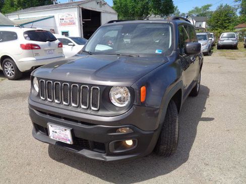 Used 2017 Jeep Renegade Latitude w/ Popular Equipment Group AWD/4WD image 25