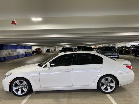Used 2010 BMW 528i Sedan RWD image 2