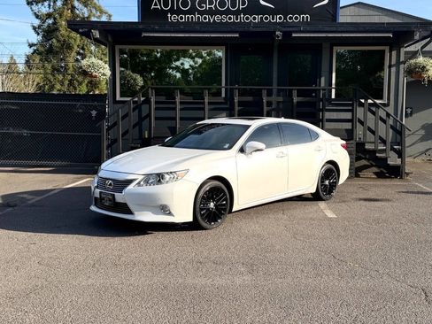 Used 2013 Lexus ES 350 w/ Luxury Pkg FWD image 2