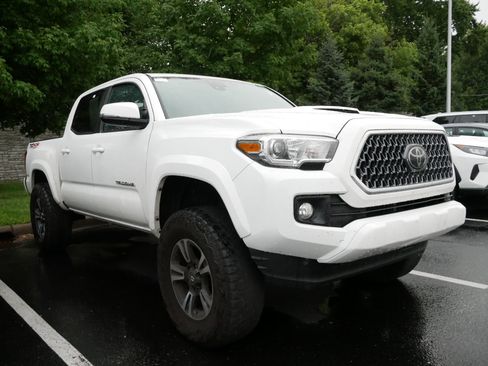 Certified 2019 Toyota Tacoma TRD Sport AWD/4WD image 3