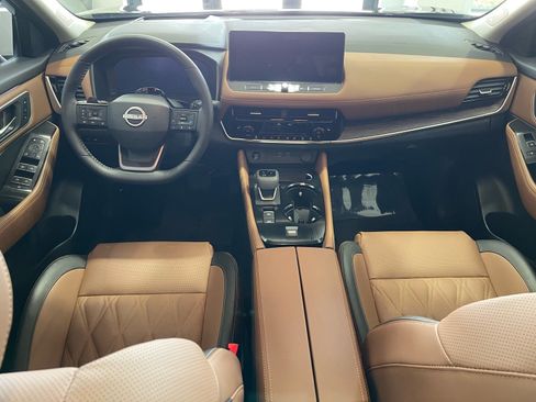 Used 2025 Nissan Rogue Platinum w/ Tech Package FWD image 30