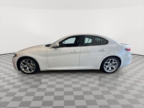 Used 2019 Alfa Romeo Giulia Ti image 6