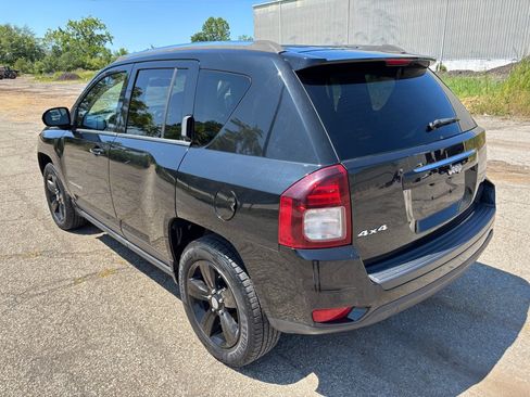Used 2014 Jeep Compass Latitude AWD/4WD image 5