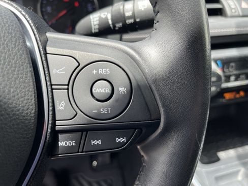 Used 2019 Toyota RAV4 XLE Premium FWD image 15