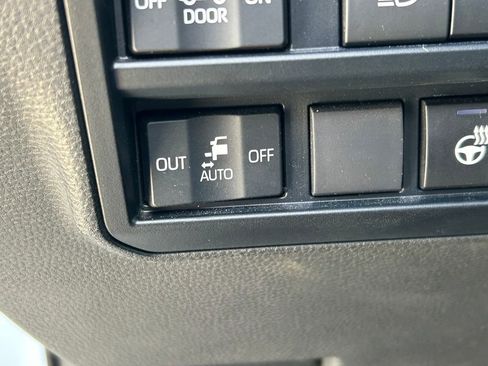 Used 2023 Toyota Tundra Platinum w/ Advanced Package image 30