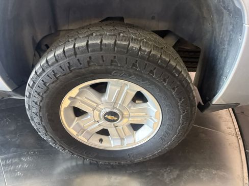 Used 2013 Chevrolet Suburban LT AWD/4WD image 12