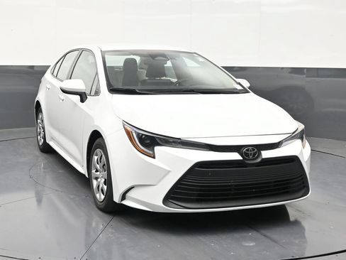 Used 2025 Toyota Corolla LE FWD image 7