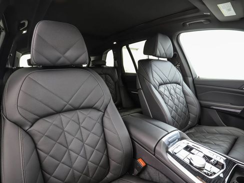 Certified 2025 BMW X5 M60i image 32