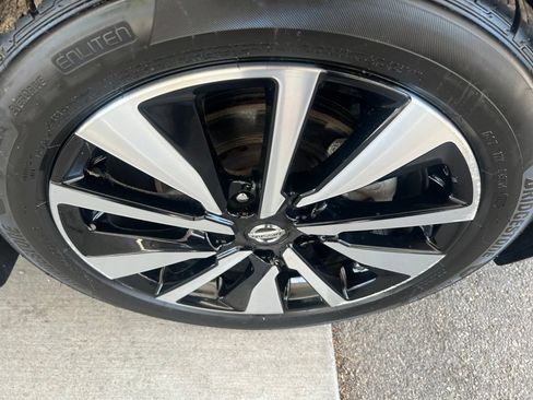 Certified 2023 Nissan Sentra SV w/ SV Premium Package FWD image 36