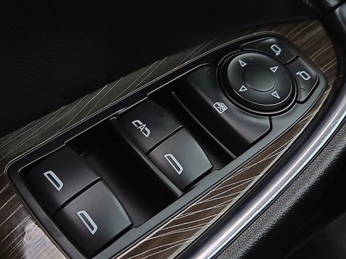 Used 2018 Chevrolet Malibu Premier w/ Premier Sun and Wheel Package image 17