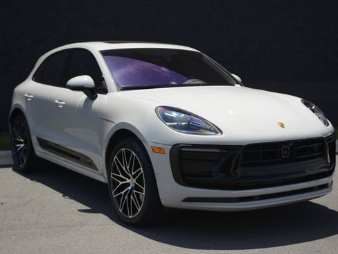 Certified 2026 Porsche Macan Turbo AWD/4WD image 9