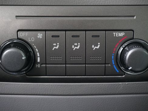 Used 2011 Toyota Highlander SE w/ Tow Pkg FWD image 14