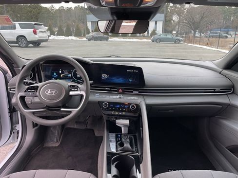 Used 2024 Hyundai Elantra Blue image 8