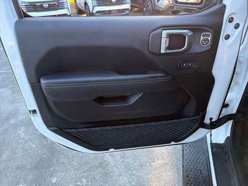 Used 2022 Jeep Gladiator Overland w/ Popular Equipment Package image 16