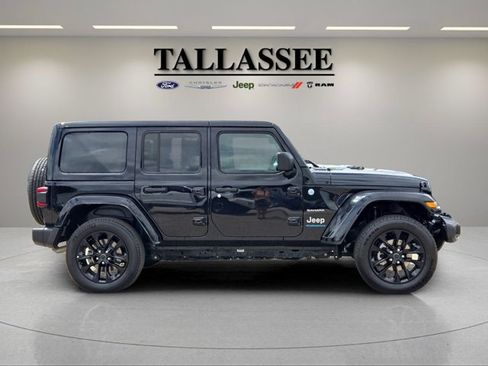 Used 2024 Jeep Wrangler Unlimited Sahara AWD/4WD image 13