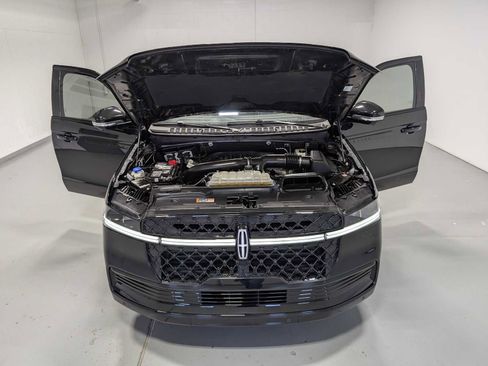Certified 2025 Lincoln Navigator Reserve w/ Jet Appearance Package AWD/4WD image 14