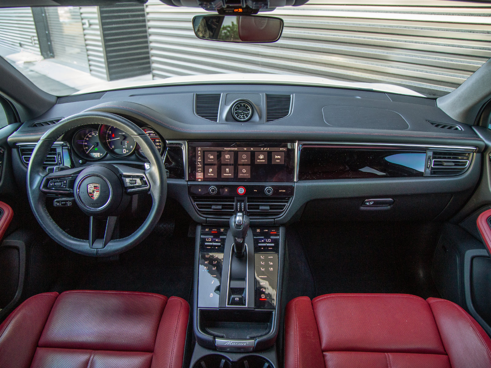 Certified 2024 Porsche Macan AWD/4WD image 12