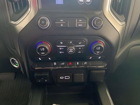 Used 2021 Chevrolet Silverado 1500 LT Trail Boss w/ Convenience Package II AWD/4WD image 46