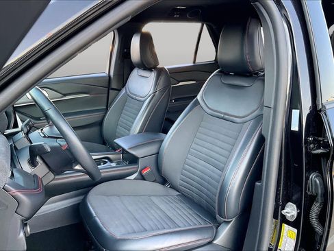 Used 2025 Ford Explorer ST-Line w/ ST-Line Street Pack AWD/4WD image 17