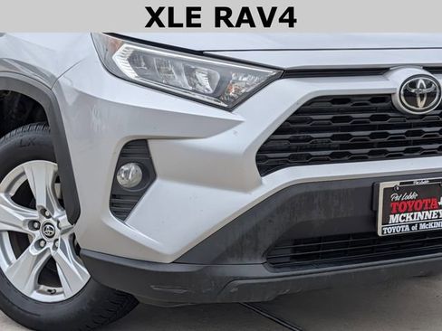 Used 2019 Toyota RAV4 XLE w/ Convenience Package FWD image 3
