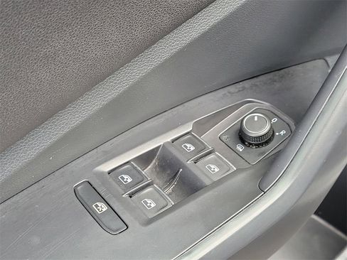 Used 2024 Volkswagen Jetta SE image 18