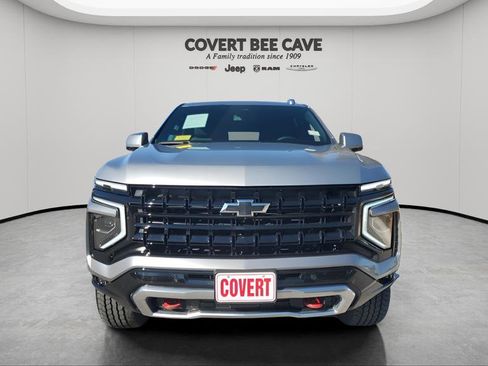 Used 2025 Chevrolet Suburban Z71 image 2