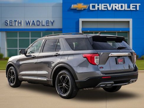 Used 2024 Ford Explorer XLT w/ Equipment Group 202A RWD image 5