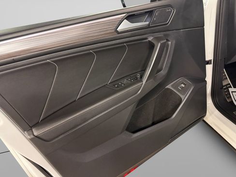 Used 2022 Volkswagen Tiguan SEL R-Line AWD/4WD image 16