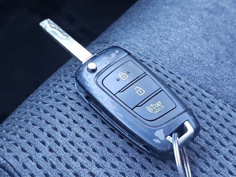 Used 2020 Hyundai Santa Fe SE image 33