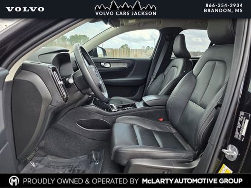 Used 2024 Volvo XC40 B5 Plus image 12