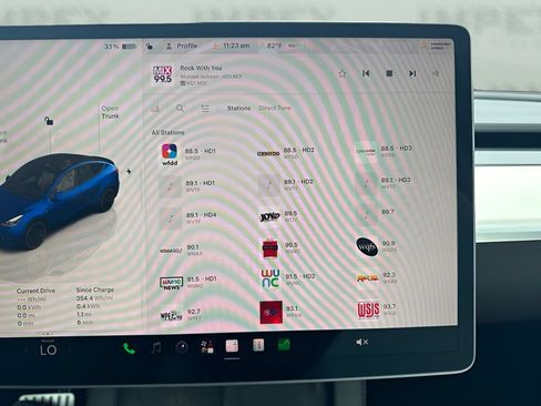 Used 2023 Tesla Model Y Performance AWD/4WD image 9